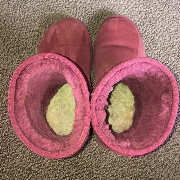 UGG CLASSIC SHORT SHEEPSKIN LEATHER BOOTS RASPBERRY COLOR - Picture 5 of 9